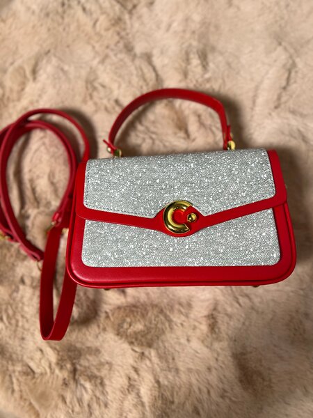 Sac à bandoulière brillant élégant