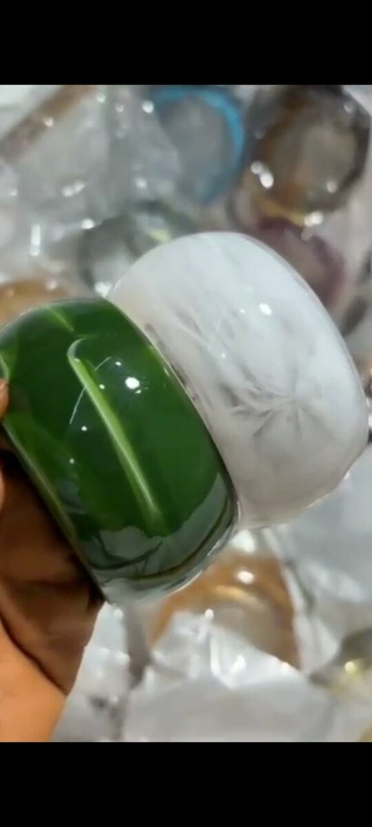 Bracelets en résine colorés