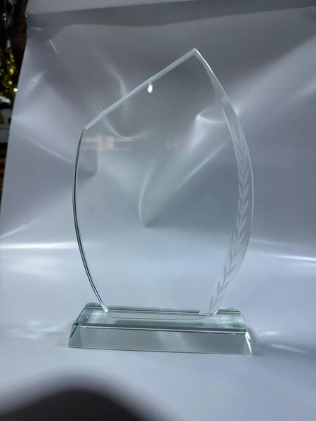 Trophée en verre élégant