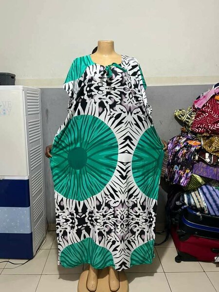 Robe disponible a 7000fr