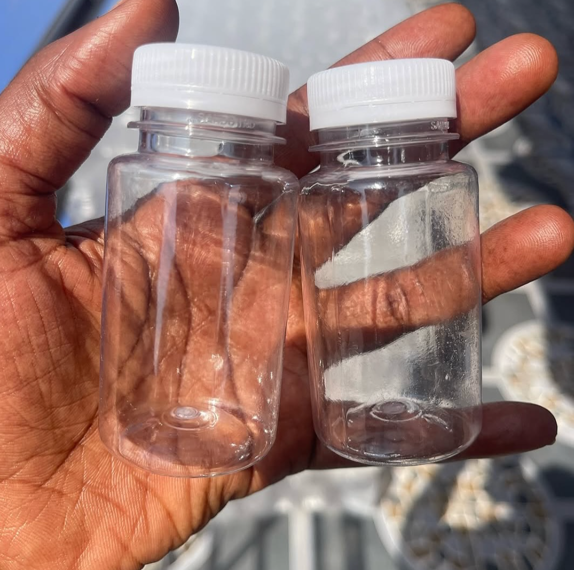 60ml plastic bottle with a secure white lid 1oo pc