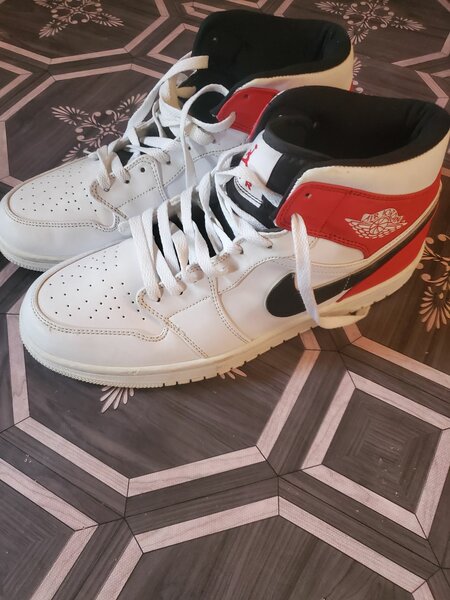 Air jordan size 9 available