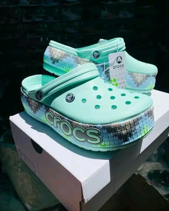 crocs