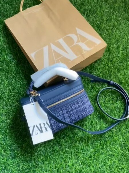 Sac à main bleu Zara avec imprimé