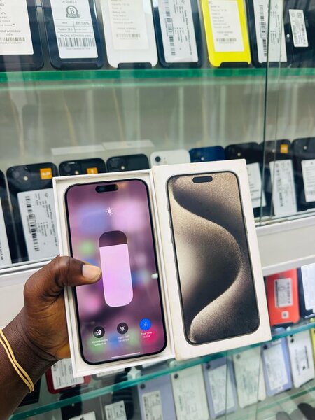 iPhone 15 pro Max 256giga CE