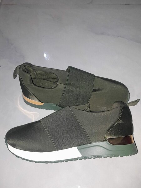 BRAND NEW WOMEN'S SNEAKERS