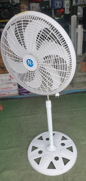 Ventilateur sur pied réglable