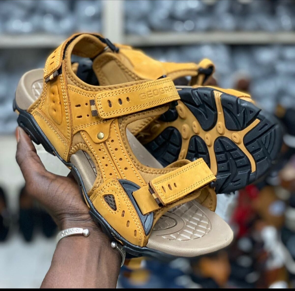 Sandales de randonnée homme résistantes