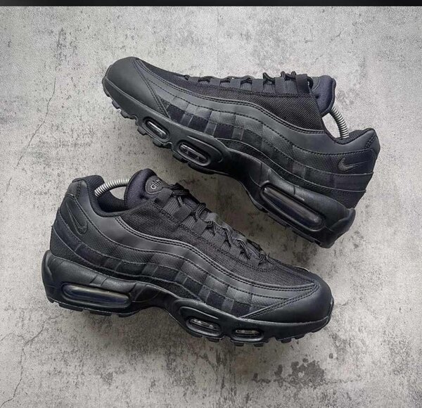 All black Nike 95 first classes,comes boxed