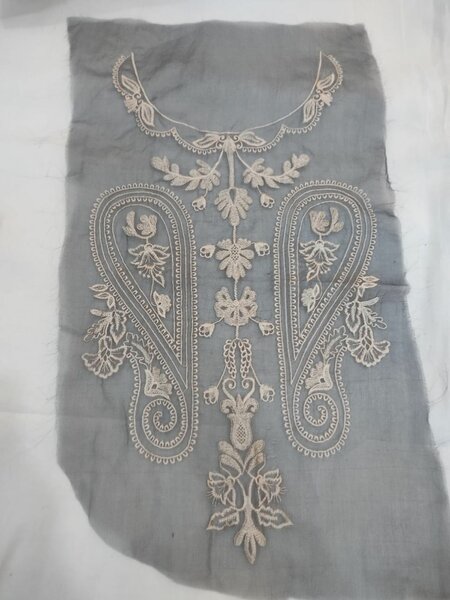 Neckline