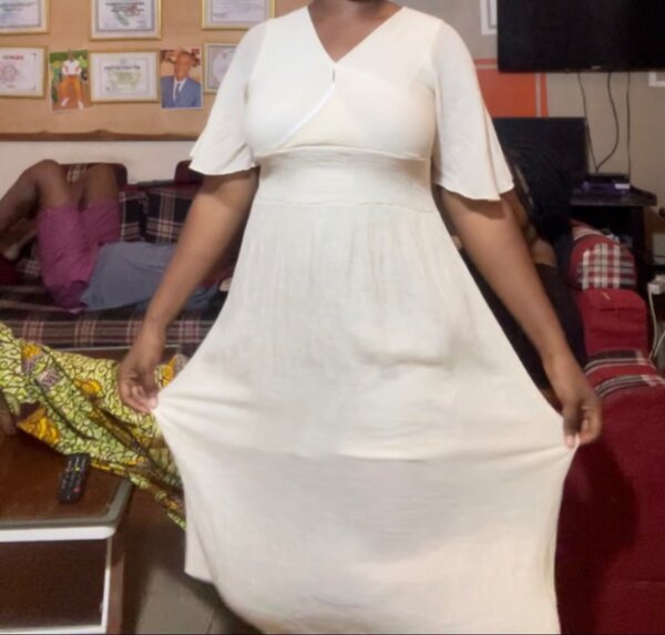 Robe ivoire fluide élégante