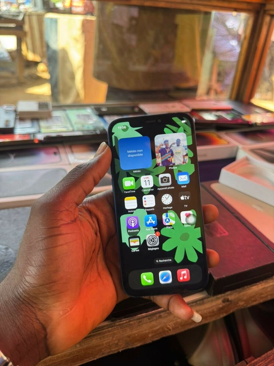 iPhone 12 64giga sans Face ID vendu en magasin
