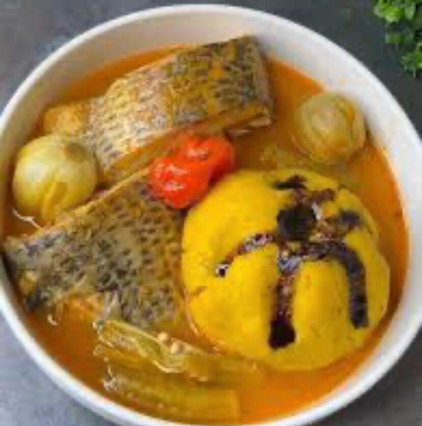 Soupe épicée de poisson avec Fufu