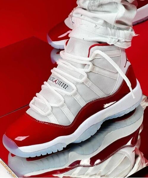 Baskets montantes rouges et blanches