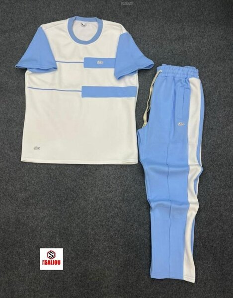 Ensemble Sportif Bleu et Blanc