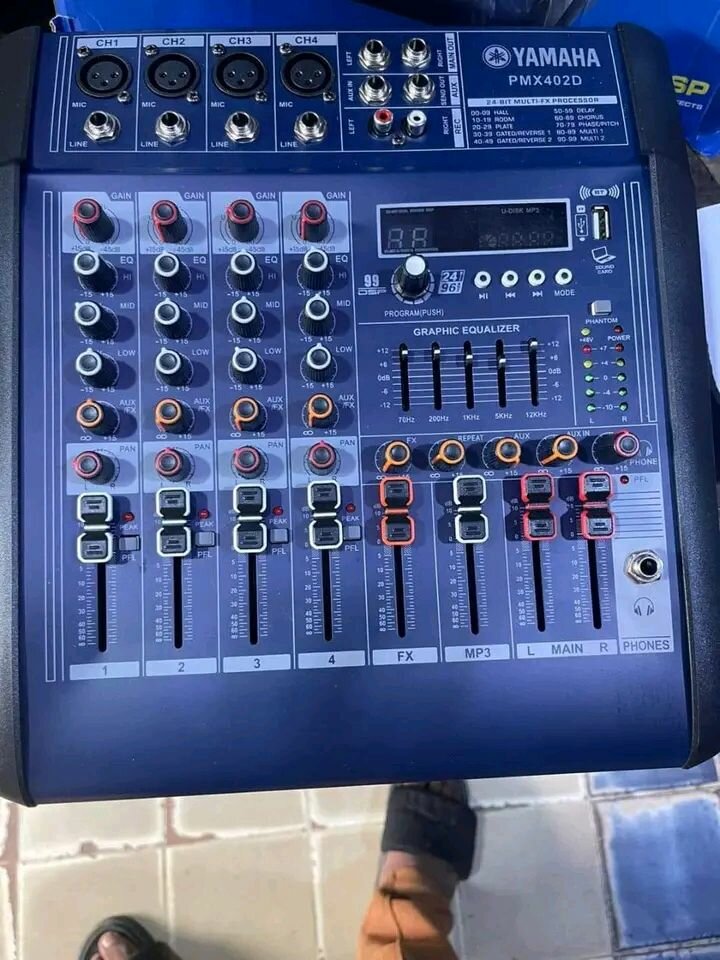 Table de mixage Yamaha professionnelle