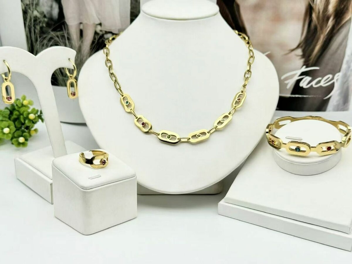 Elegant Gold Jewelry Set