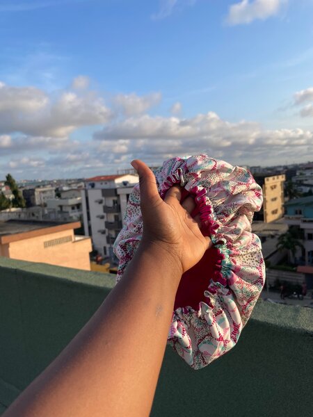 Bonnet en satin double face