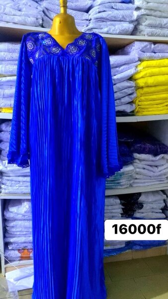 Robe longue élégante brodée