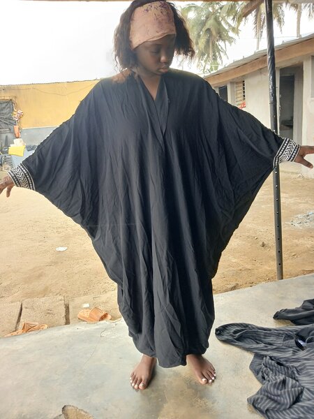 Robe longue noire chic