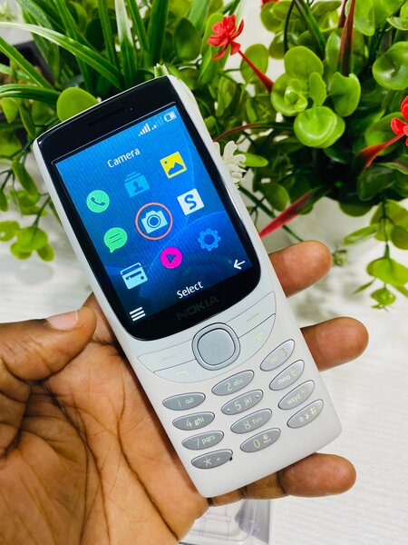 Nokia 8210 2G, white