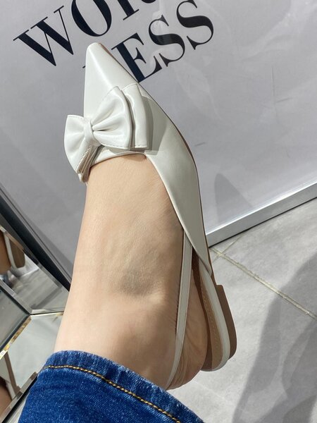 Ballerines blanches élégantes