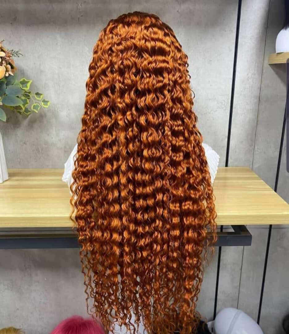 Perruque en dentelle ondulée