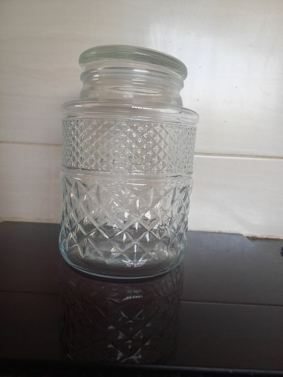 Crystallite storage jar -3ltrs, champagne and whyskry glasse