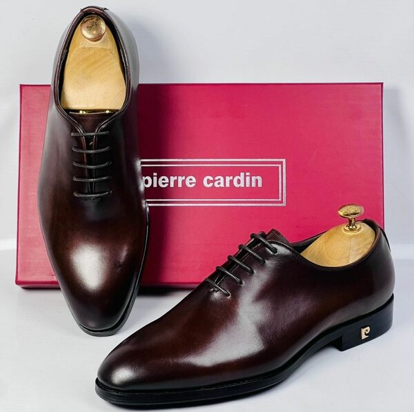 Solid executive shoes