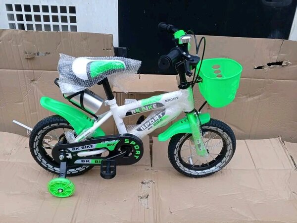Vélo Enfant Vert avec Stabilisateurs