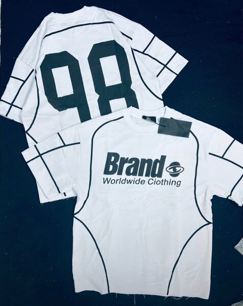 T-shirts modernes graphiques