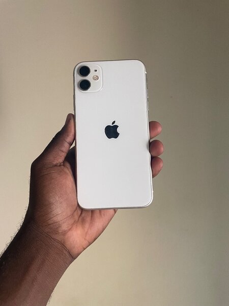 iPhone 11 64go quasi neuf 105.000