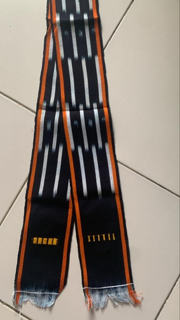 Écharpe en laine rayée élégante