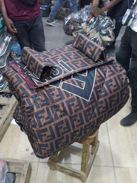 1 Duvet ,2 pillow cases and 1 flat sheet with print