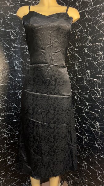 Robe Midi Satinée Élégante