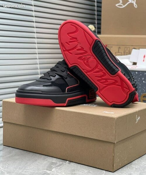 Baskets noires et rouges tendance