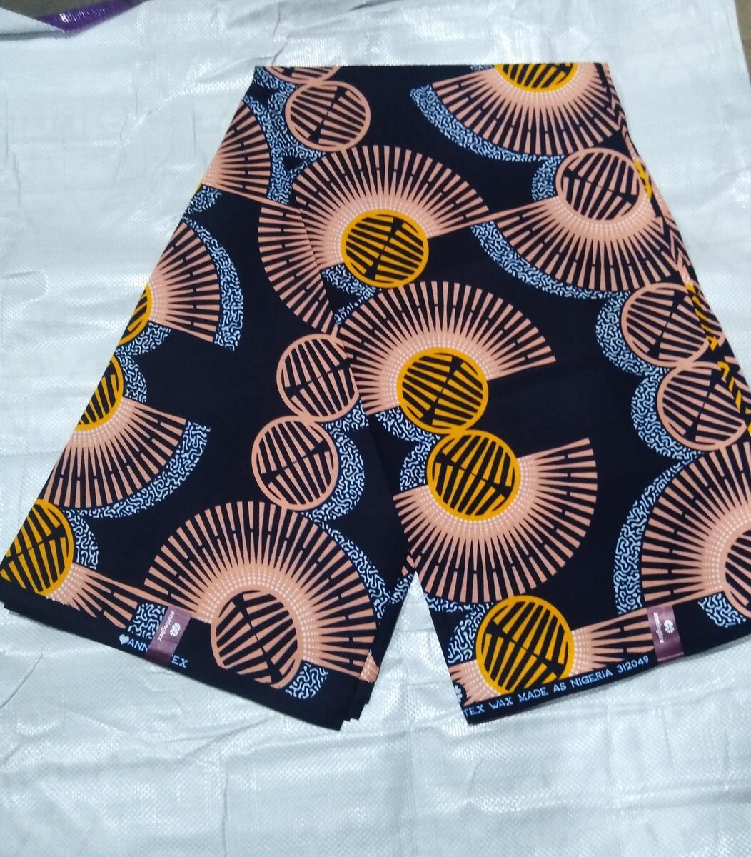 Tissu African print beige noir