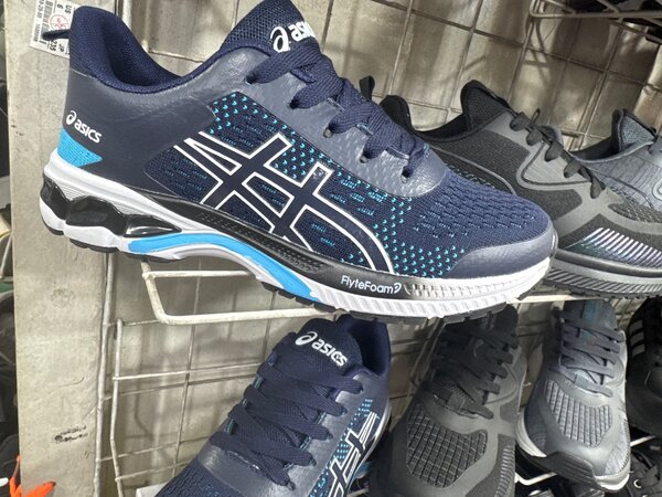 Кроссовки Oasics