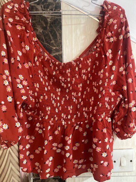 Floral front ruched flair top