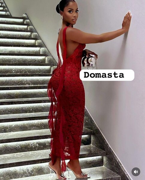 Robe dos nu dentelle rouge