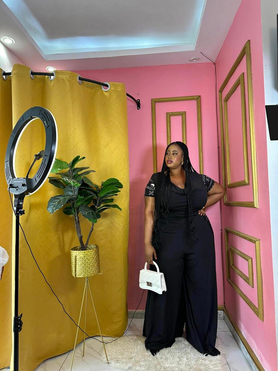 Ensemble femme, top noir et pantalon large