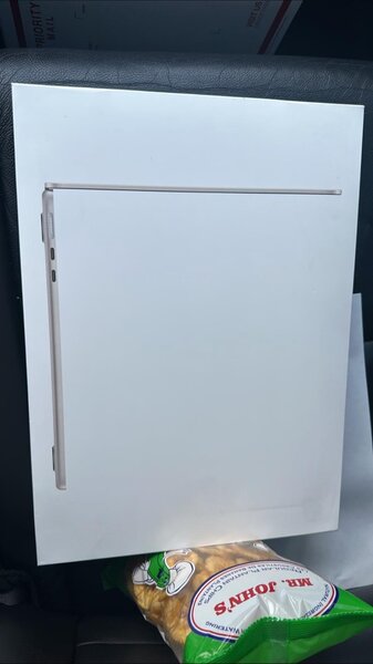 Apple Air M3 chip 16gb 512ssd