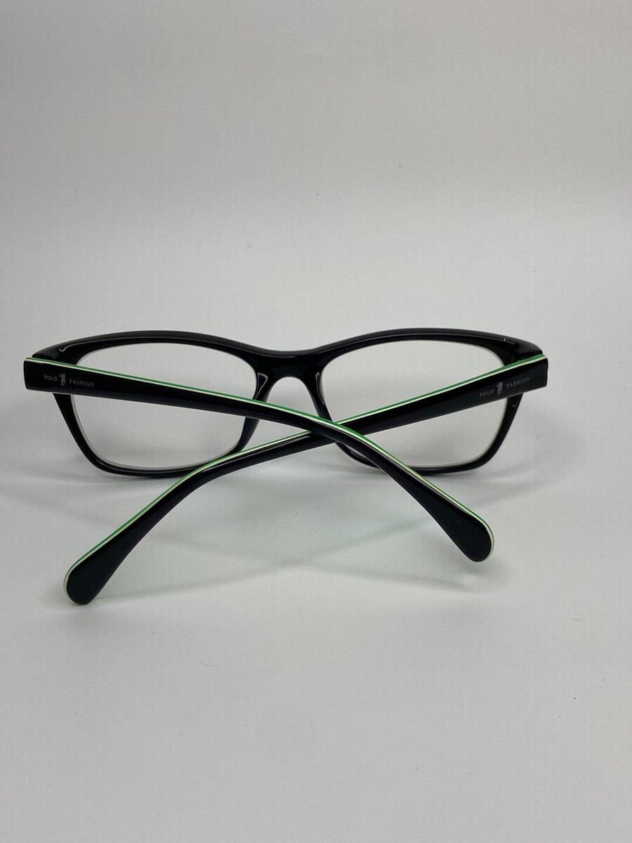 Simple yet Simple Photochromic Glasses