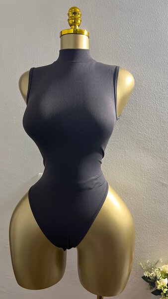 Body noir à col montant