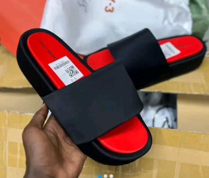 Claquettes Y-3 noires et rouges