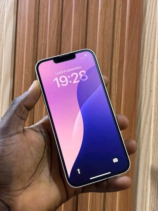 iPhone 13 Blanc Neige 128Go