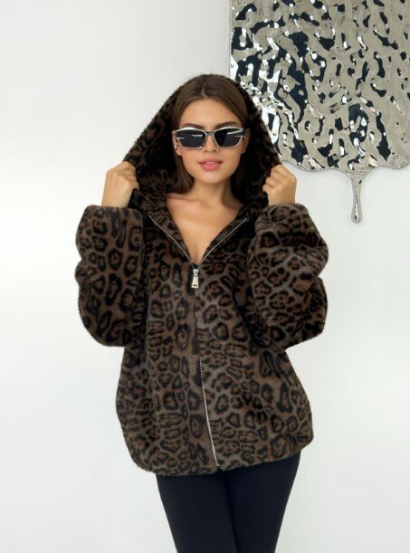 Красивая женская шуба, короткая, с леопардовым принтом
