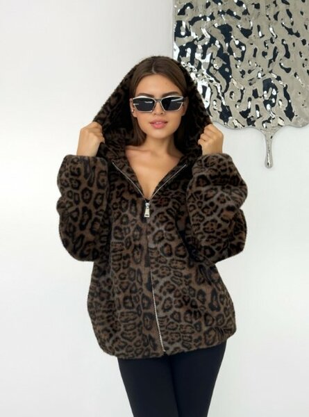 Красивая женская шуба, короткая, с леопардовым принтом