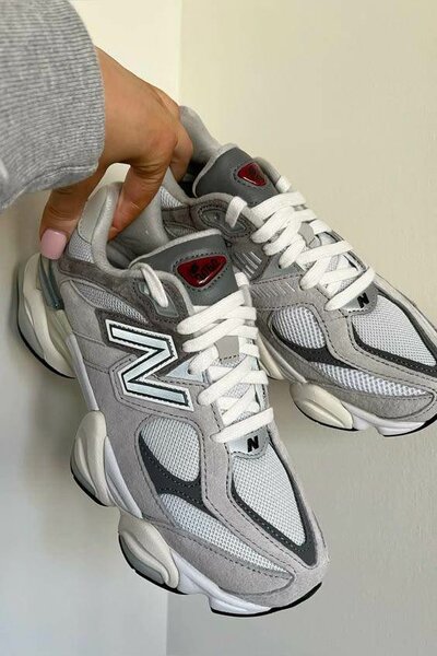 New Balance 9060 dans carton