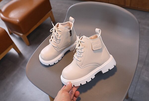 Bottes enfant en cuir élégantes